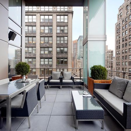 罗顿公园大道酒店 纽约 外观 照片 The terrace of a duplex penthouse