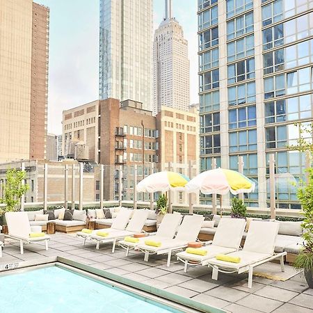 罗顿公园大道酒店 纽约 外观 照片 Rooftop pool at the Standard East Village