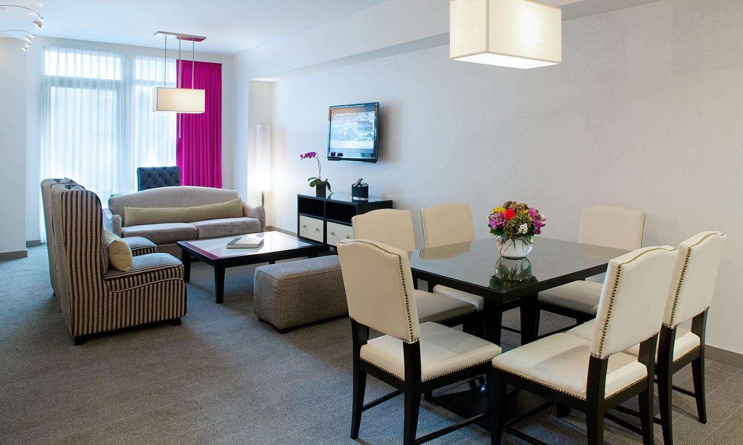 罗顿公园大道酒店 纽约 外观 照片 A living room in a typical apartment