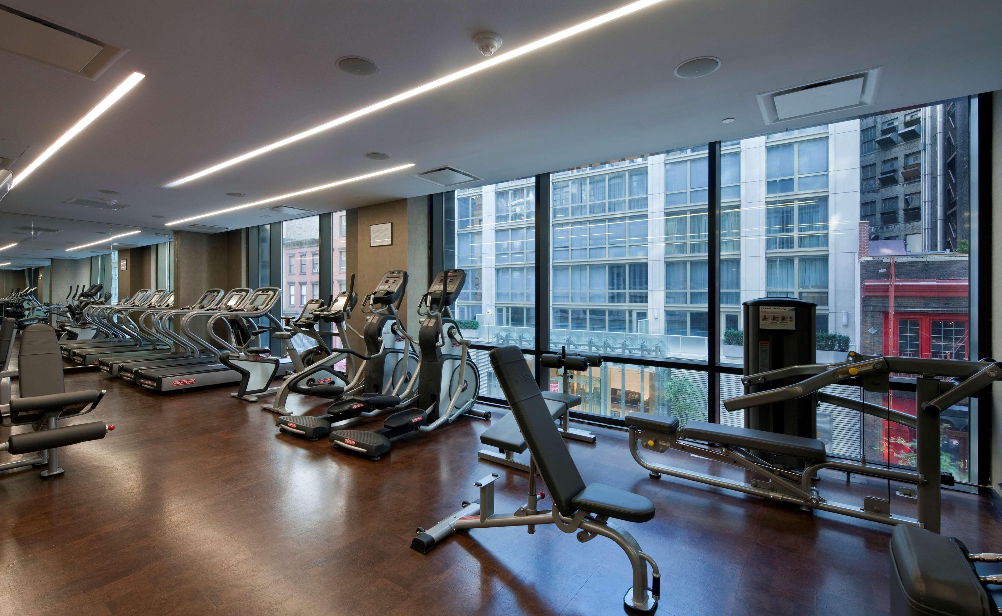 罗顿公园大道酒店 纽约 外观 照片 The gym at the Ritz-Carlton, Boston